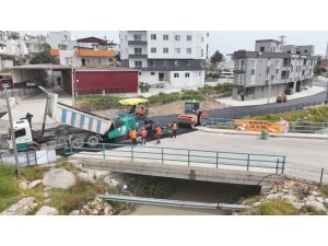 SİLİFKE’DE YOLLAR SICAK ASFALTLA YENİLENDİ