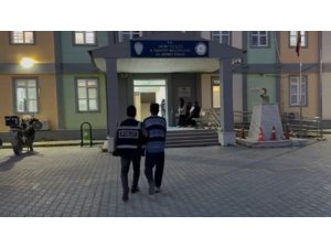 DEFNE’DE YARALAMA SUÇUNDAN ARANAN ŞAHIS YAKALANDI