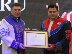 MİLLİ GÜREŞÇİ RIZA KAYAALP'E FAHRİ DOKTORA UNVANI