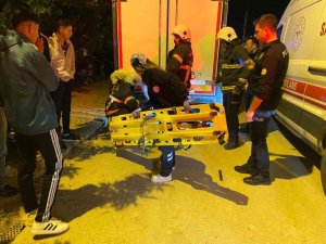 KONTROLDEN ÇIKAN MOTOSİKLET, PARK HALİNDEKİ KAMYONUN ALTINA GİRDİ: 1 ÖLÜ