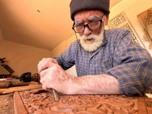 TESCİLLİ MARAŞ RAHLELERİ USTALARIN ELLERİNDE GELECEĞE TAŞINIYOR