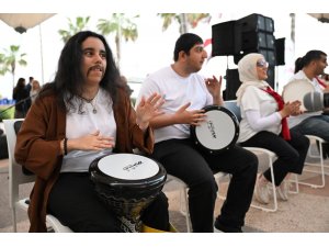 MERSİN’DE ENGELLER SANAT VE MÜZİKLE AŞILDI