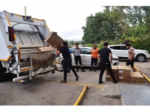 OTOBÜSLE USULSÜZ TAŞINAN YAKLAŞIK 1 TON YOĞURT ANTALYA OTOGARINDA İMHA EDİLDİ