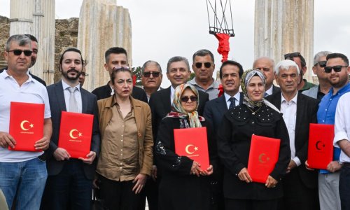 ZEYTİNYAĞI ÜRETİCİLERİ ÖDÜLLENDİRİLDİ