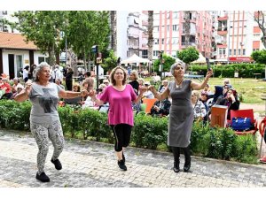 YAŞLI EVLERİNDE BAHAR ŞENLİĞİ