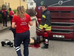 TIR'IN ÇARTTIĞI MOTOSİKLET SÜRÜCÜSÜ HAYATINI KAYBETTİ