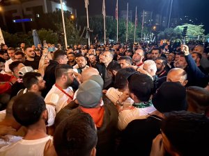 ANTALYASPOR KÜME DÜŞTÜ, TARAFTARLAR BAŞKANA TEPKİ GÖSTERDİ