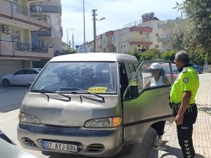 ARACIN CAMINA ’BASIN’ YAZDI, EVRAKTA SAHTECİLİKTEN İŞLEM YAPILDI
