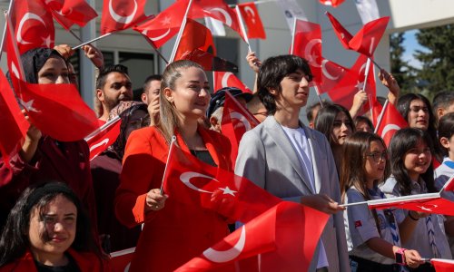 BÜYÜKŞEHİR BELEDİYESİ'NDE 19 MAYIS TÖRENİ