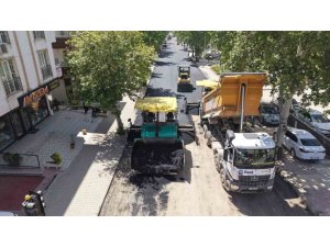 KAHRAMANMARAŞ’TA YOLLAR ASFALTLANIYOR