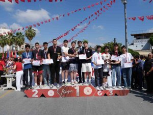 TARSUS’TA 19 MAYIS COŞKUSU, GENÇ SPORCULAR ÖDÜLLENDİRİLDİ