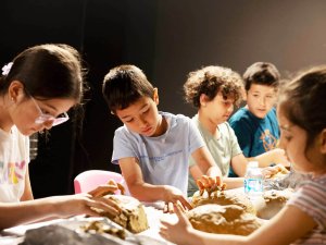 TİYATRO FESTİVALİNDE RENKLİ SANAT ATÖLYELERİ