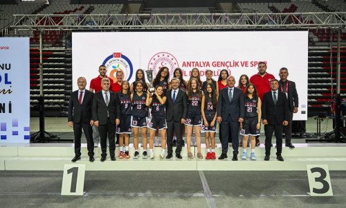 ANTALYA’DA SPORUN YILDIZLARI ÖDÜLLENDİRİLDİ