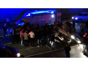 KAHRAMANMARAŞ’TA OTOMOBİL DİREĞE ÇARPTI: 1’İ AĞIR 3 YARALI