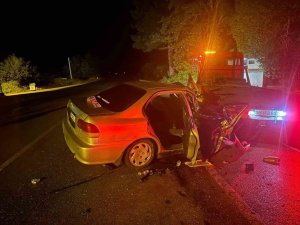 ISPARTA’DA ALKOLLÜ SÜRÜCÜNÜN KULLANDIĞI OTOMOBİL PARK HALİNDEKİ ARAÇLARA ÇARPTI: 5 YARALI