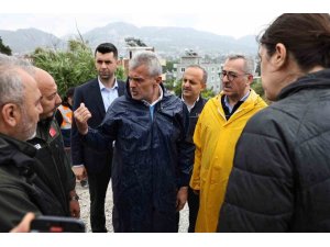 BAŞKAN ÖNTÜRK, YAĞIŞTAN ETKİLENEN BÖLGELERDE İNCELEMELERDE BULUNDU