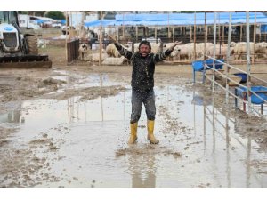 KURBAN PAZARLARINI SU BASTI, BESİCİLER BELEDİYEYE İSYAN ETTİ