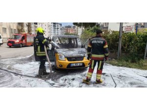 HAFİF TİCARİ ARAÇ ALEV ALEV YANDI