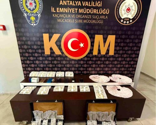 ESKİ SGK İL MÜDÜRÜ VE 2 BAŞMÜFETTİŞE, RÜŞVETTEN 2'ŞER YIL 11'ER AY HAPİS