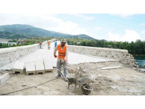 KAHRAMANMARAŞ’TA TARİHİ CEYHAN KÖPRÜSÜ YENİLENİYOR