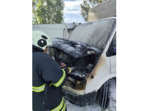 ANTAKYA’DA KAMYONET YANGINI