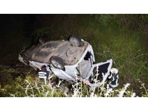 BURDUR’DA KONTROLDEN ÇIKAN ARAÇ UÇURUMA DEVRİLDİ: 3 YARALI