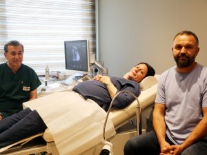 ANNE KARNINDAKİ BEBEĞİN TIKALI İDRAR YOLU LAZERLE AÇILDI