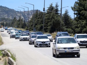 BURDUR-ANKARA YOLUNDA 'TATİL DÖNÜŞÜ' TRAFİĞİ