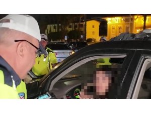 ‘ANKSİYETEM TUTTU’ DİYEREK POLİSTEN KAÇAN SÜRÜCÜ 557 BİN LİRA CEZA YEDİ