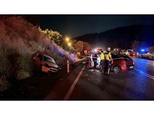 KARAYOLU SAVAŞ ALANINA DÖNDÜ: ZİNCİRLEME KAZADA 4 ÖLÜ, 11 YARALI