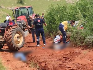 TRAKTÖR KAZASINDA BABA İLE OĞUL ÖLDÜ