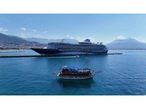 ALANYA’YA LÜKS KRUVAZİYER İLE BİN 767 TURİST GELDİ