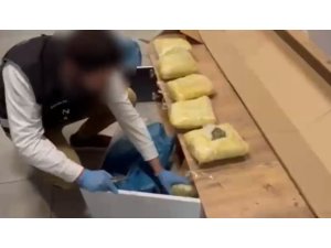 TV ÜNİTESİNDE UYUŞTURUCU GİZLEYİP, KARGOYLA UYUŞTURUCU SEVKİYATINA POLİS ENGELİ
