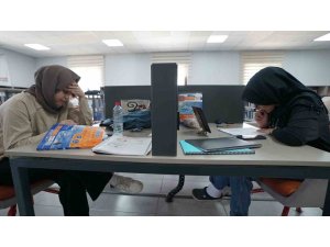 KAHRAMANMARAŞ KÜTÜPHANELERİNDE GENÇLER SINAVA HAZIRLANIYOR