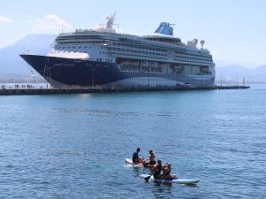 ALANYA'YA KRUVAZİYERLE İNGİLİZ TURİSTLER GELDİ