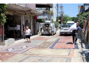 MAHALLELİNİN TOZ İSYANI: YAPILMAYAN YOLA HALI SERDİLER
