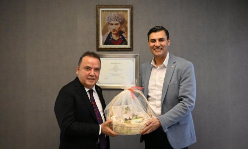 MUHİTTİN BÖCEK: "FERDİ ZEYREK'E 950 BİN AVRO GÖTÜRDÜM'