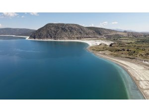 YEŞİLİN VE MAVİNİN BULUŞTUĞU SALDA GÖLÜ YENİ SEZONA HAZIR