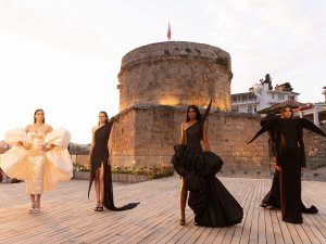 MODA, TARİH VE SANATIN BÜYÜLÜ BULUŞMASI