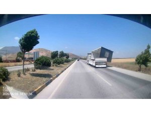 FIRTINANIN, TIRDA TAŞINAN KONTEYNERİ UÇURDUĞU ANLAR KAMERADA