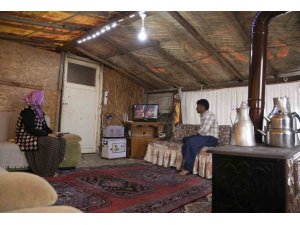 YÖRÜK ÇADIRLARI GÜNEŞ ENERJİSİYLE AYDINLANIYOR