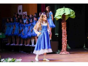 MANAVGAT’TA "ALİS HARİKALAR DİYARINDA" MÜZİKALİ SAHNELENDİ