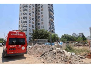 BELEDİYE İTFAİYE BİNASI İÇİN APARTMANIN İSTİNAT DUVARINI YIK