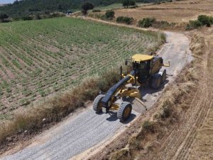 TARSUS BELEDİYESİNDEN HASAT ÖNCESİ KIRSAL YOLLARA BAKIM