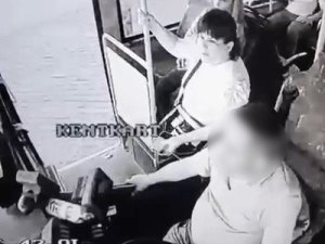 OTOBÜSTE ÜCRETSİZ ULAŞIM KARTINDA SORUN YAŞAYAN GA