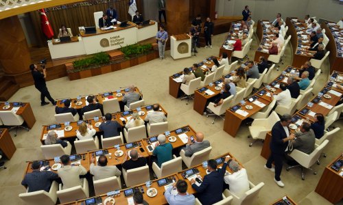 MECLİS'TE SİNEK, TRAFİK VE DEMOKRASİ TARTIŞILDI