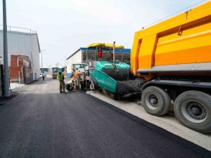 TARSUS’TA 23 SOKAKTA SICAK ASFALT ÇALIŞMASI