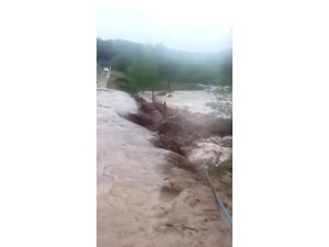 OSMANİYE’DE SAĞANAK YAĞIŞ SONRASI DERE TAŞTI