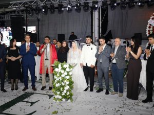 BAŞKAN, OĞLUNUN NİKAHINI KIYDI