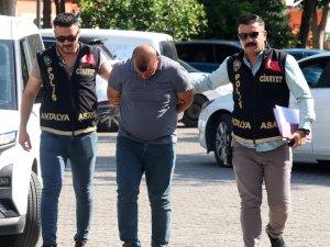 EŞİ VE KAYINPEDERİNİ ÖLDÜREN ŞÜPHELİ ADLİYEDE